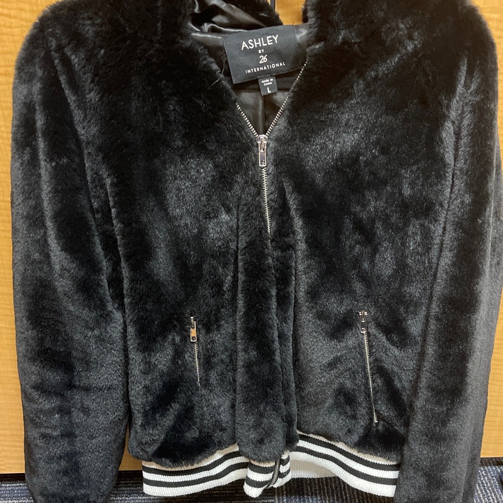 FUZZY BLACK JACKET
